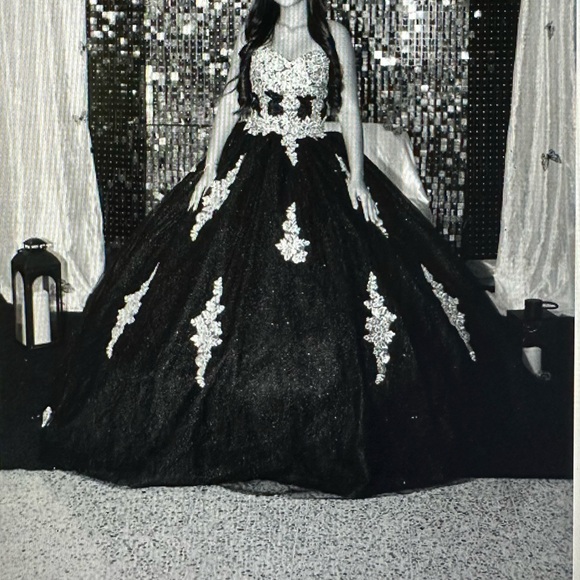 Quinceañera Elegant Black and Gold Dress sz 0 - Picture 3 of 7